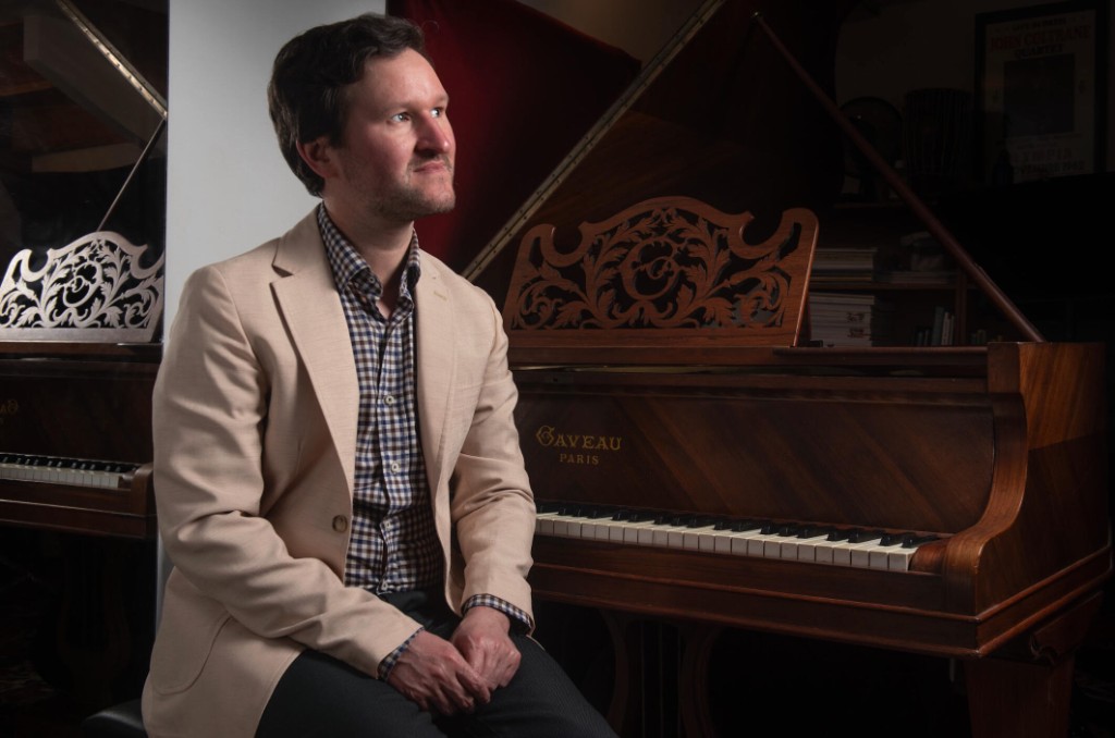 Tommy Scott at the Gaveau Paris piano